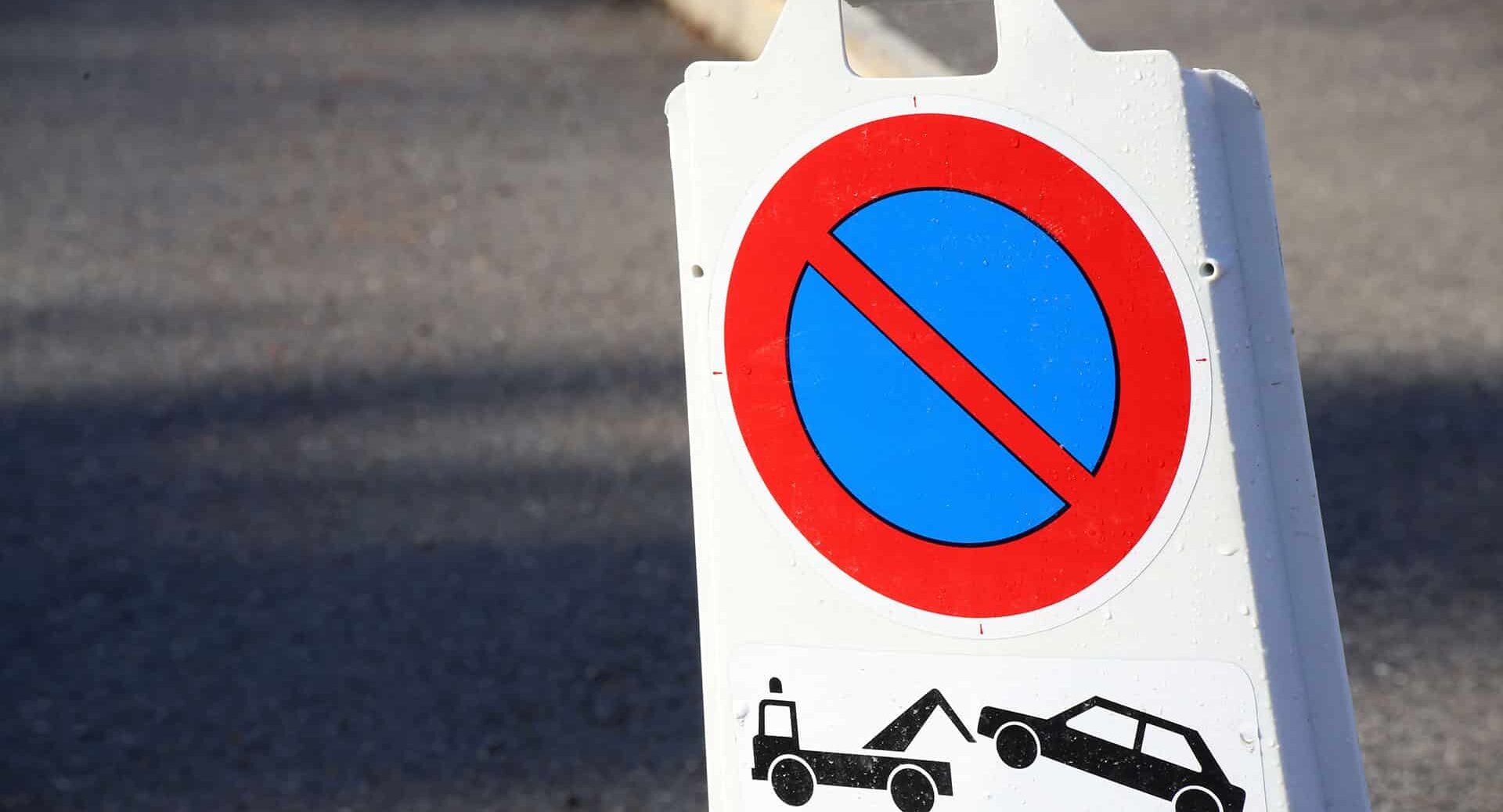 Pose de panneaux de stationnement pour vos déménagements et travaux sur Lille pour seulement 49 Euros HT